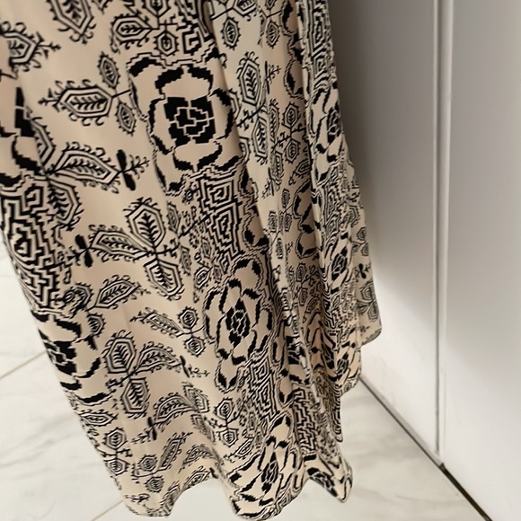 Elizabeth and James silk sleeveless top with pleated back - Picture 4 of 12